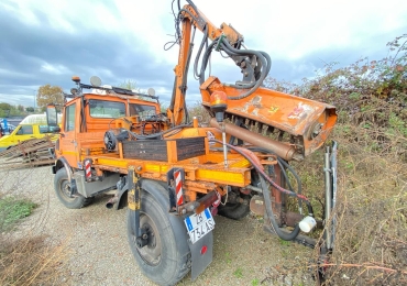 Autocarro UNIMOG