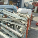 Parapetti terminali, battitacco, mezzi telai, parapetti da tetto, tubi innocenti, travi reticolari, scarica macerie, rete da ponteggio