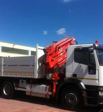 Camion con gru18000/4S3