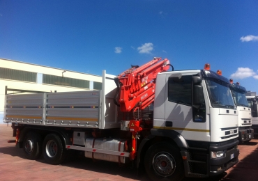 Camion con gru18000/4S3