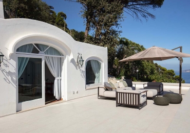 Pavimento in gres porcellanato effetto pietra calcarea bianca