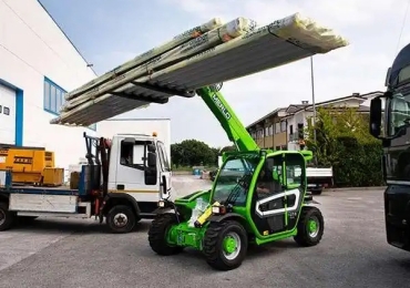 Sollevatore telescopico rigido