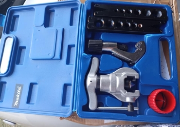 Cartellatrice professionale con frizione in acciaio cromato.