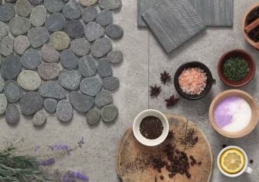 Mosaico grigio su rete sasso piatto