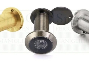 Spioncino in ottone ideale per porte in legno