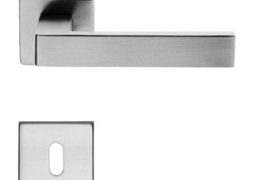 MANIGLIA QUADRATA PER PORTA BATTENTE