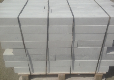 CORDOLI IN PIETRA DI TRANI LISCI