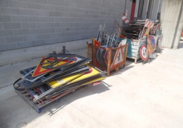 Cartelli stradali assortiti