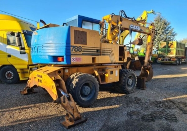 Escavatore gommato 788