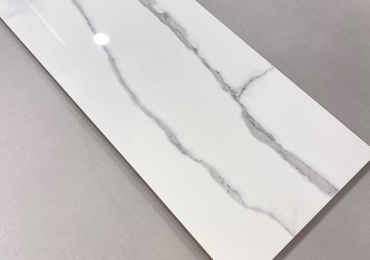 RIVESTIMENTO IN GRES PORCELLANATO