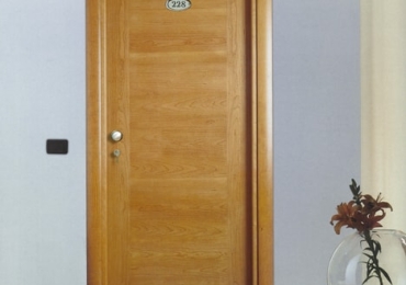 Porta tagliafuoco EI modello Capitol: sicurezza e design