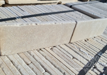 BATTISCOPA IN PIETRA ANTICATA